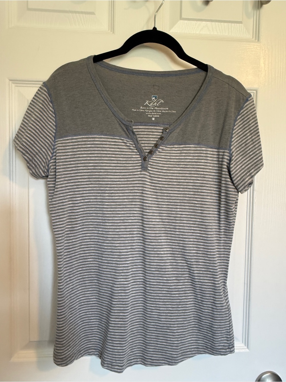 Vintage Kuhl Women's Gray Striped Short Sleeve Henley Tee